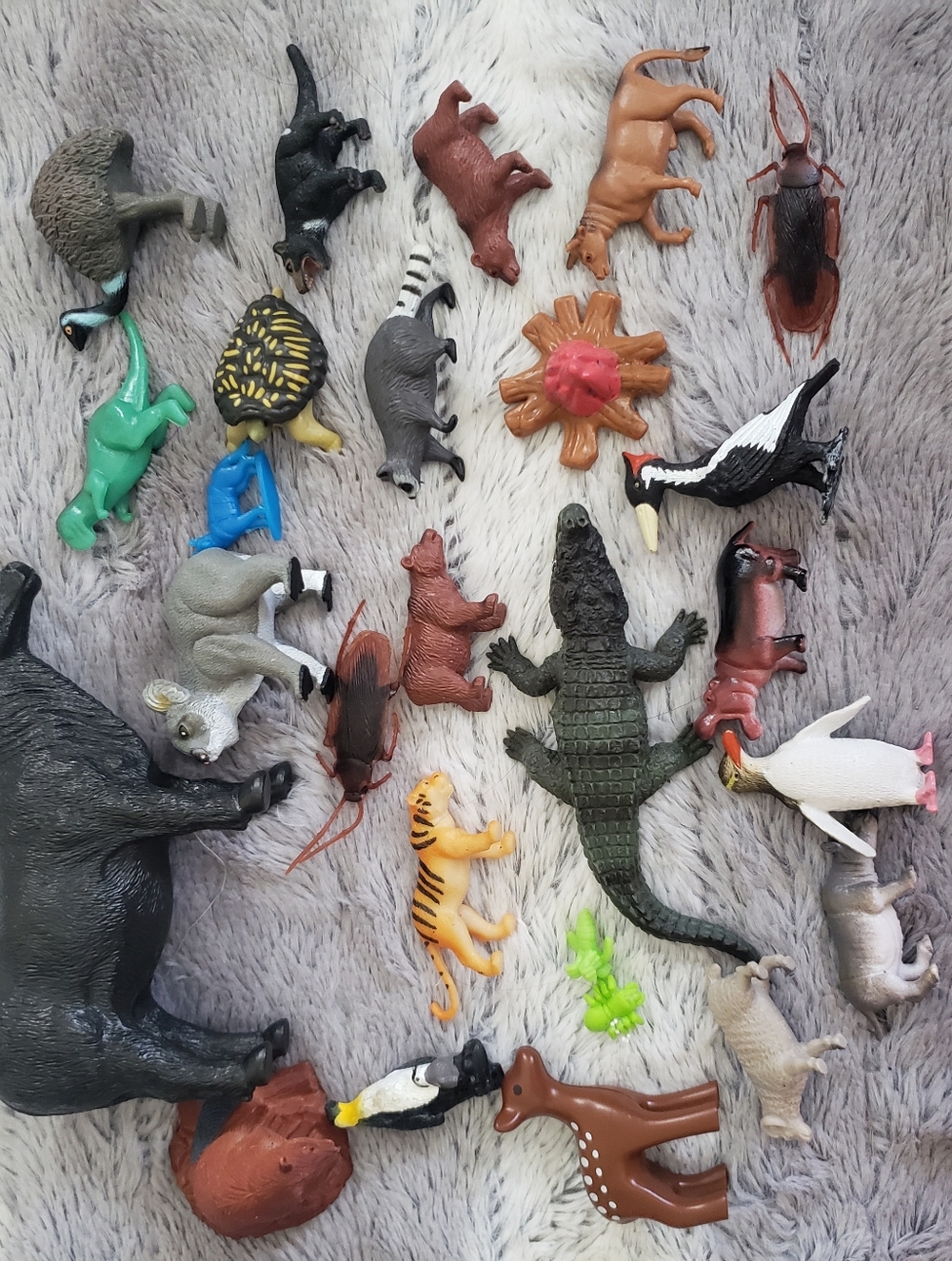 27 Pack Plastic Animal Multicolor Toys Set